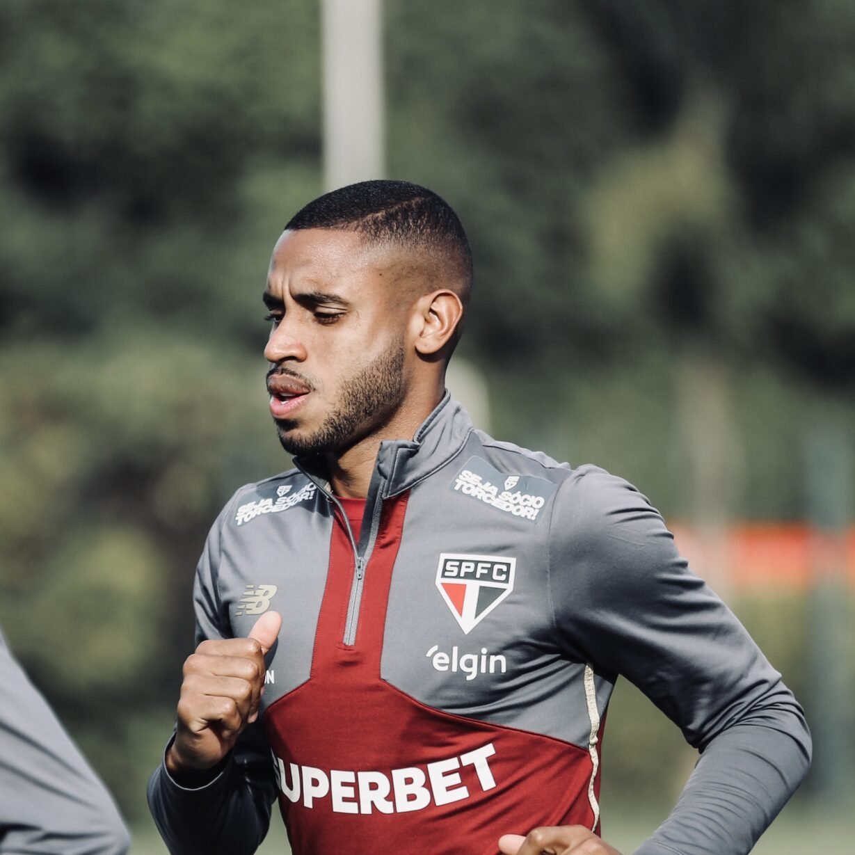 Alerta no São Paulo: André Silva pode ter lesão ligamentar séria e só voltar em 2026 - Imagem do artigo