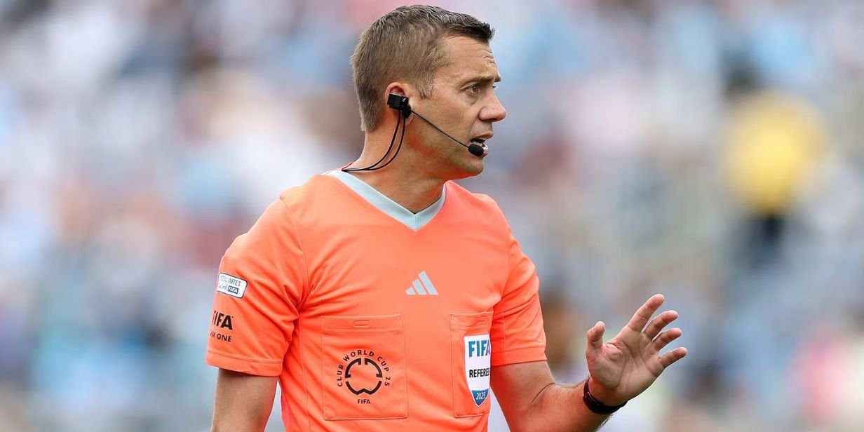 Bodycams em árbitros ganham sinal verde global e visam reconectar jovens às transmissões de futebol - Imagem do artigo original