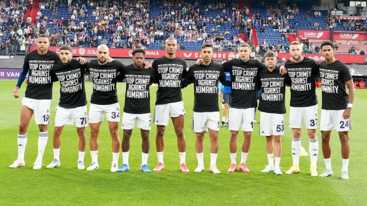 Jogadores do Fenerbahçe usam camisas com mensagens contra ofensiva em Gaza antes de confronto com Feyenoord - Imagem do artigo original