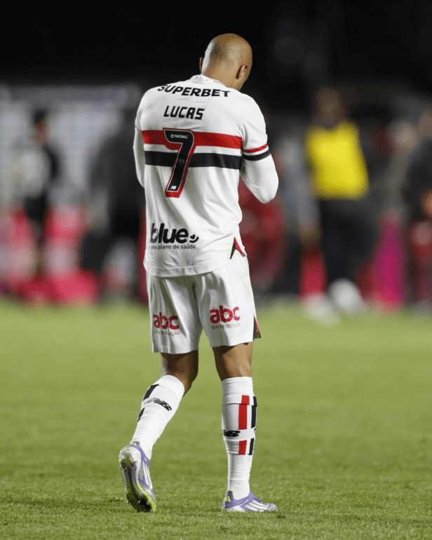 Lucas Moura volta aos gramados, se emociona e destaca foco em ajudar o São Paulo - Imagem do artigo original