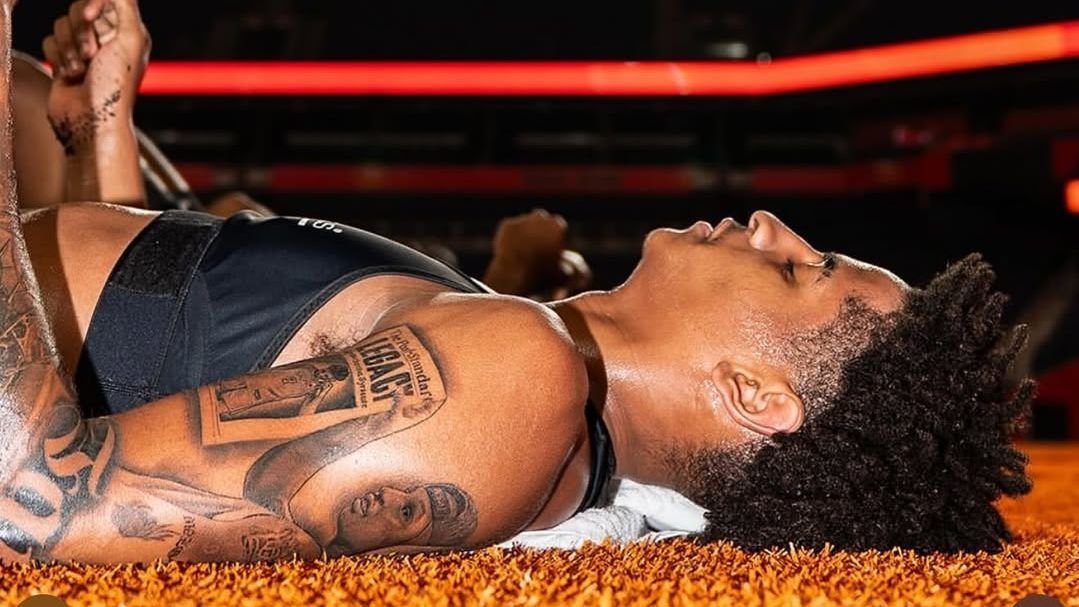 Filho de Carmelo Anthony eterniza em tatuagem imagem histórica do título de Syracuse - Imagem do artigo