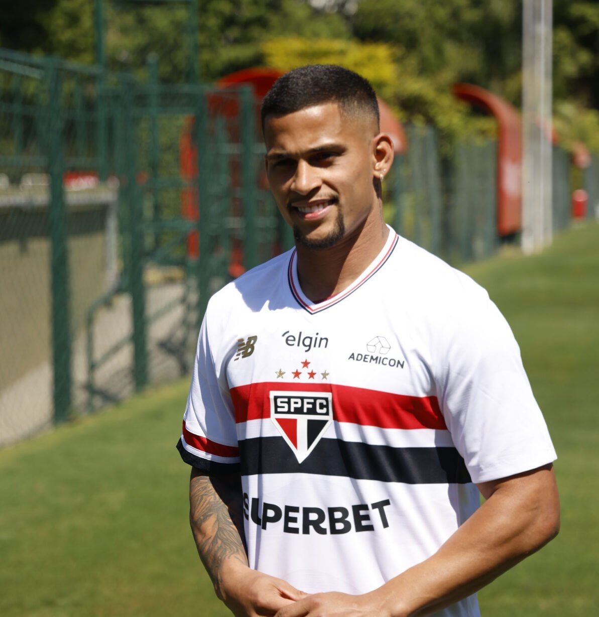 Lateral Mailton comemora acerto com o São Paulo e promete “correr os 90 minutos” - Imagem do artigo
