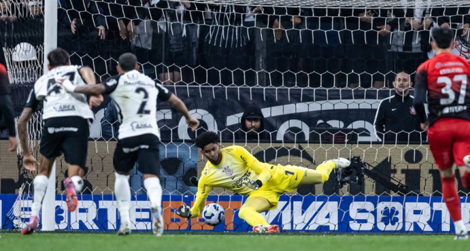 Goleiro Hugo Souza celebra vaga na semi da Copa do Brasil e projeta reação no Brasileirão - Imagem do artigo