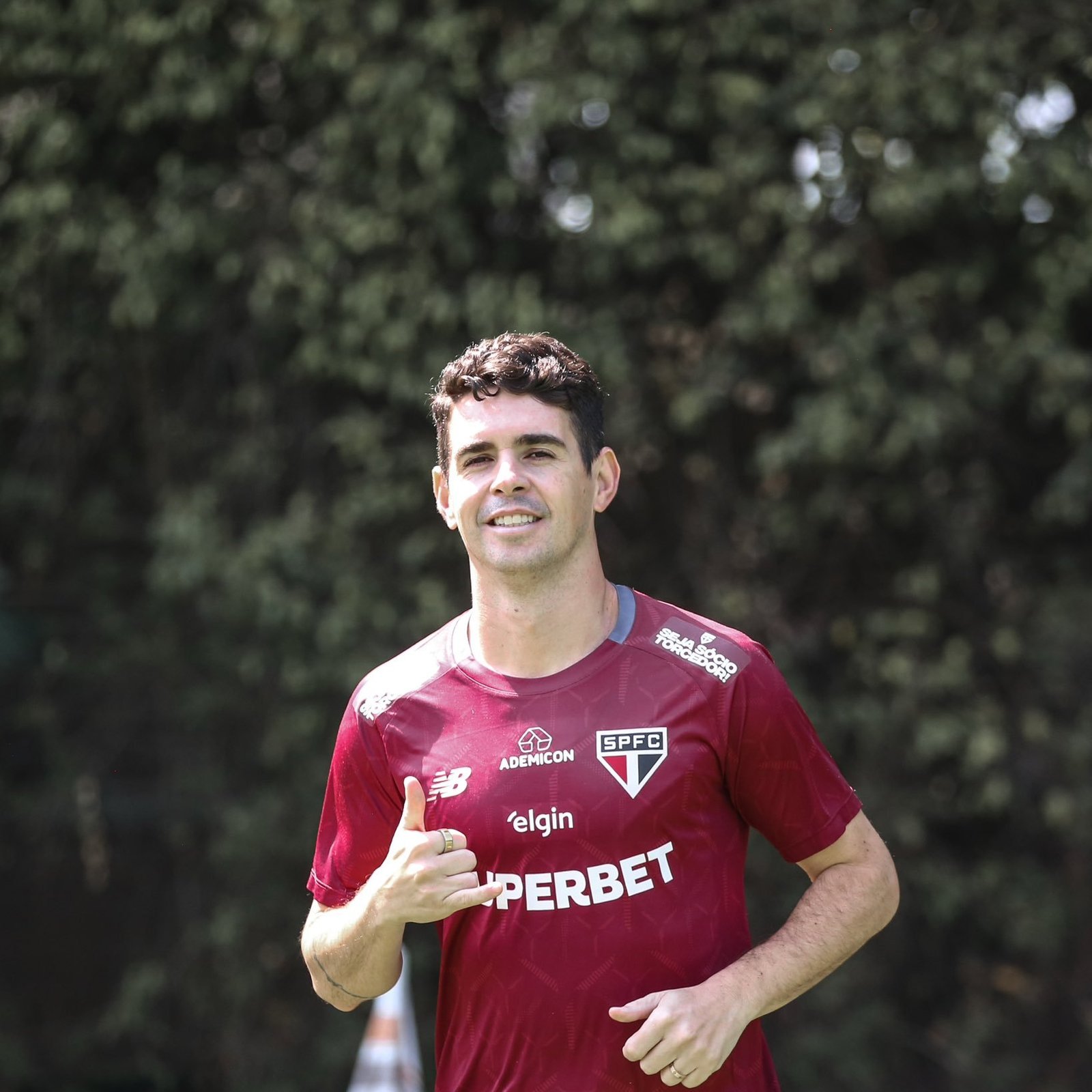 São Paulo libera Oscar para treinos no gramado e anima torcida com avanço na recuperação - Imagem do artigo