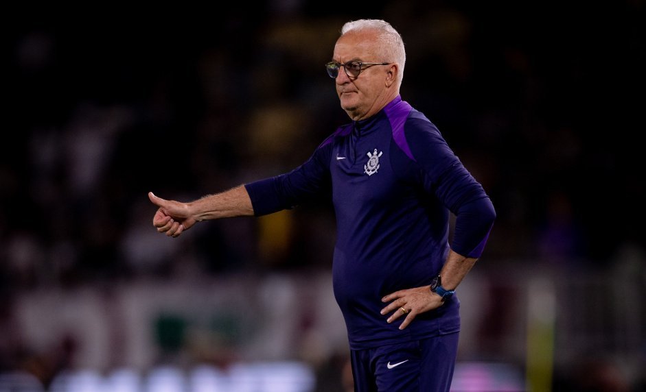 Dorival Júnior exalta entrega do Corinthians após vitória suada sobre o Fluminense - Imagem do artigo