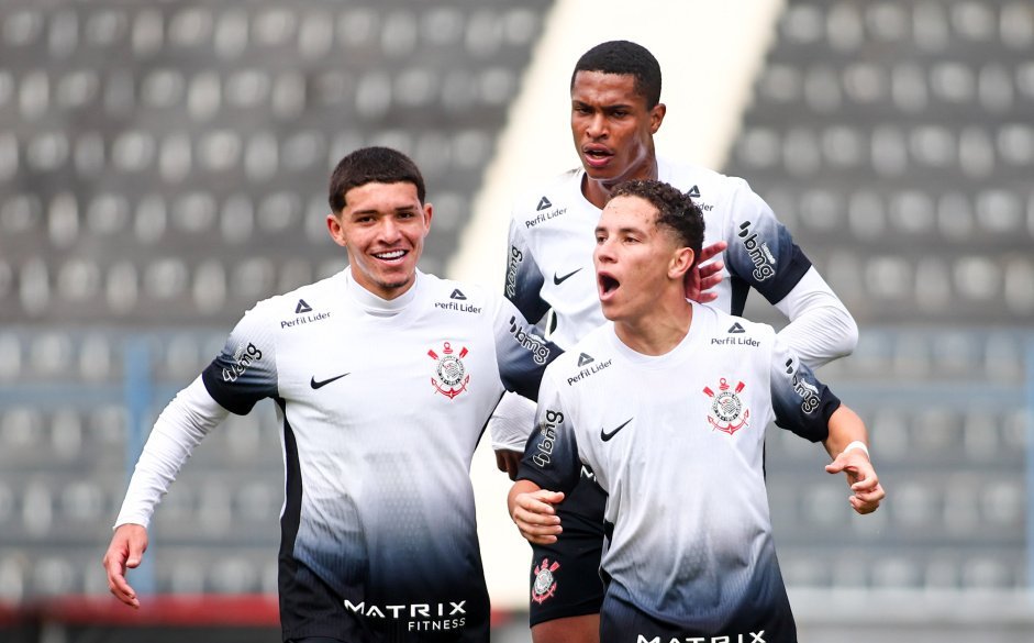 Lateral Robert vibra com classificação do Corinthians à terceira fase do Paulista Sub-20 - Imagem do artigo