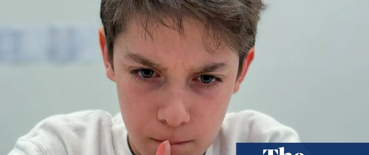 Adolescente de 13 anos derrota três grandes mestres em qualificatório de xadrez rápido no Reino Unido - Imagem do artigo