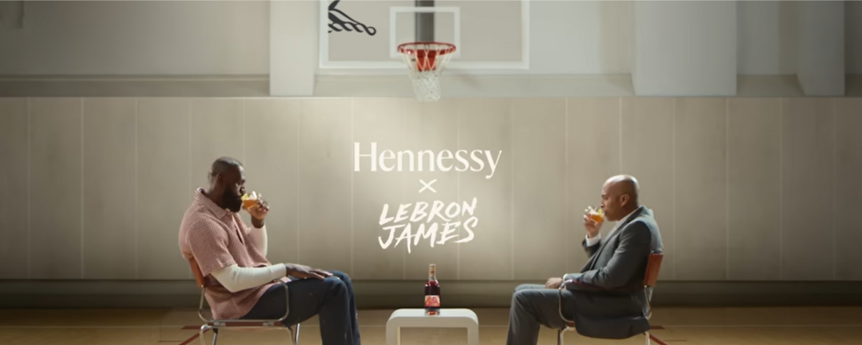 Suspense de LeBron James vira propaganda da Hennessy e irrita torcedores - Imagem do artigo