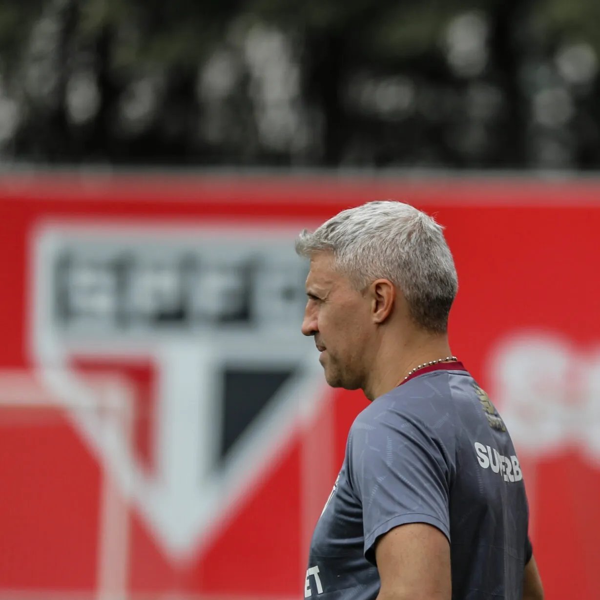 Crespo testa garotos de Cotia em coletivo e intensifica preparação do São Paulo para enfrentar o Grêmio - Imagem do artigo