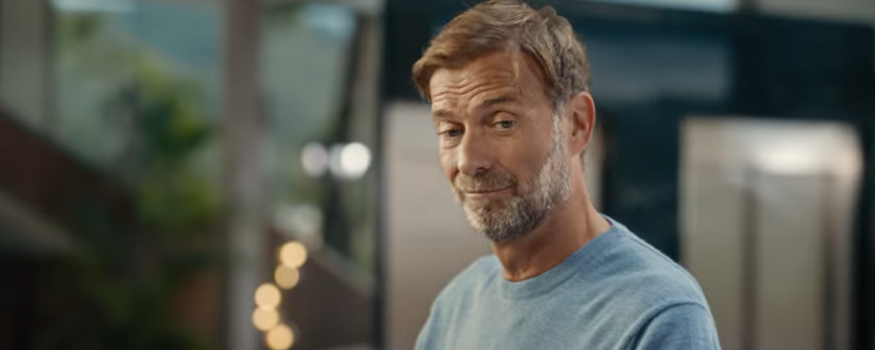 Jürgen Klopp vira estrela global da Trivago com ajuda de inteligência artificial - Imagem do artigo