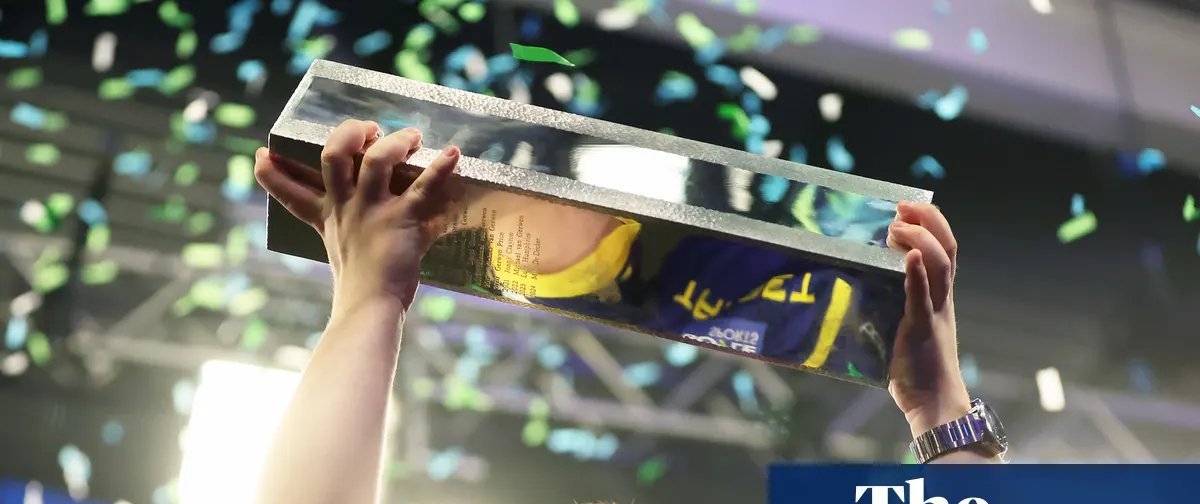 Jovem Luke Littler atropela nº 1 do mundo e leva o título do World Grand Prix de Dardos - Imagem do artigo