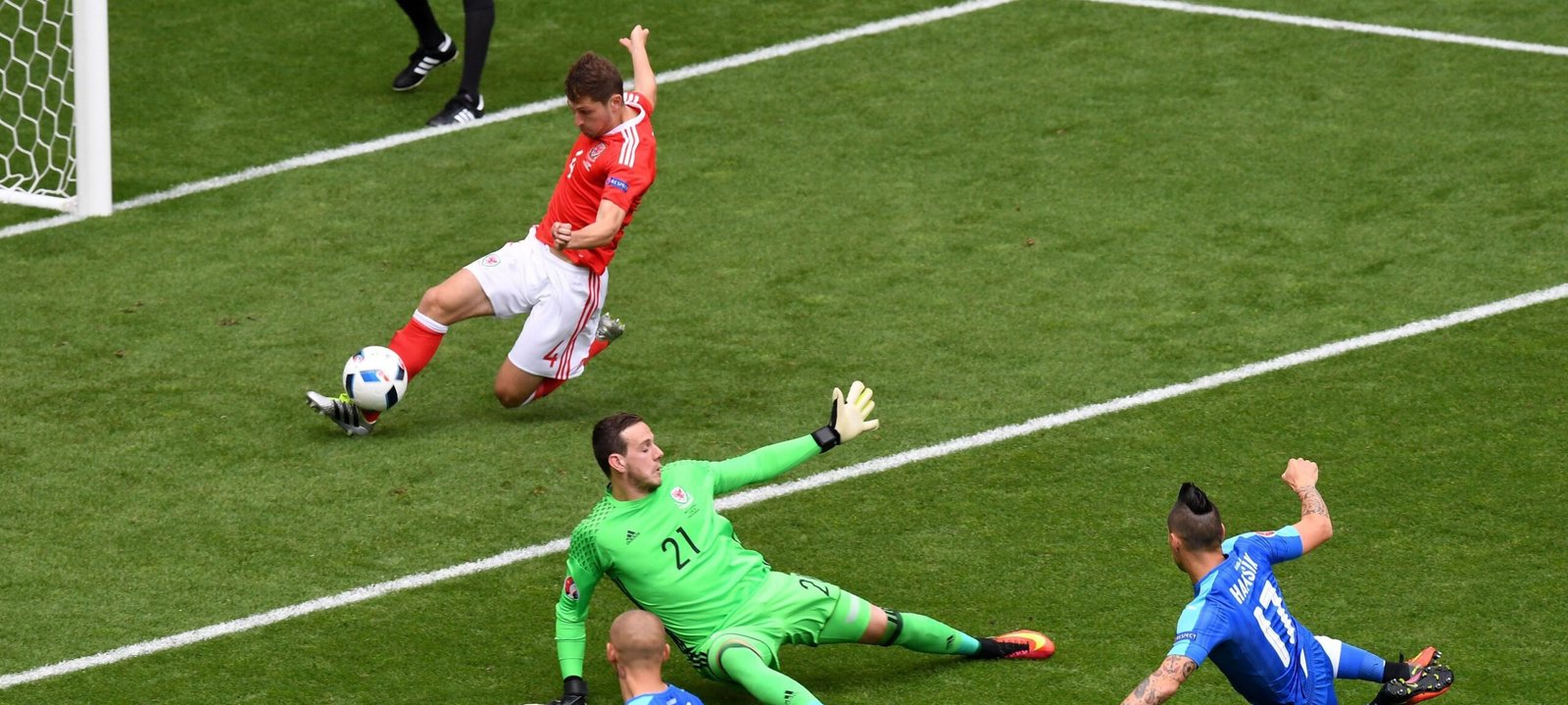 Ben Davies alcança 100 jogos por Gales e lidera confronto decisivo contra a Bélgica - Imagem do artigo