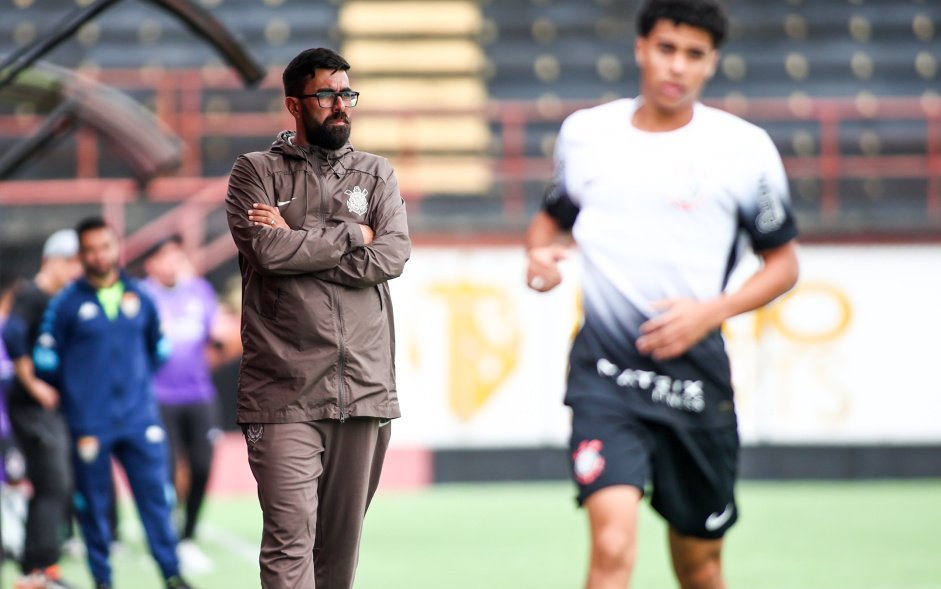 Corinthians Sub-17 fecha 2025 com altos e baixos e eliminação dupla - Imagem do artigo