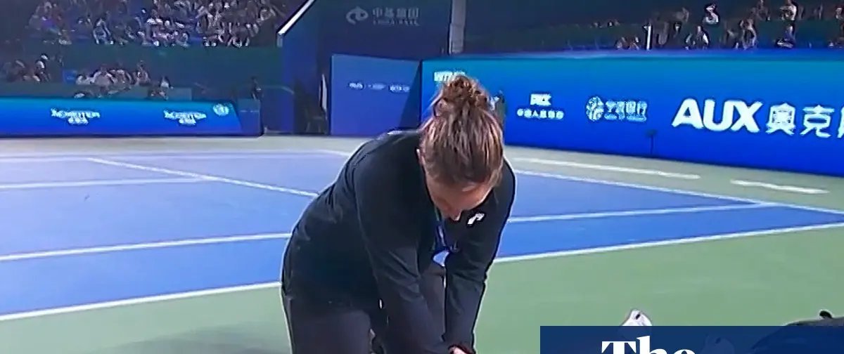 Lesão nas costas volta a preocupar e Emma Raducanu cai na primeira rodada do Ningbo Open - Imagem do artigo