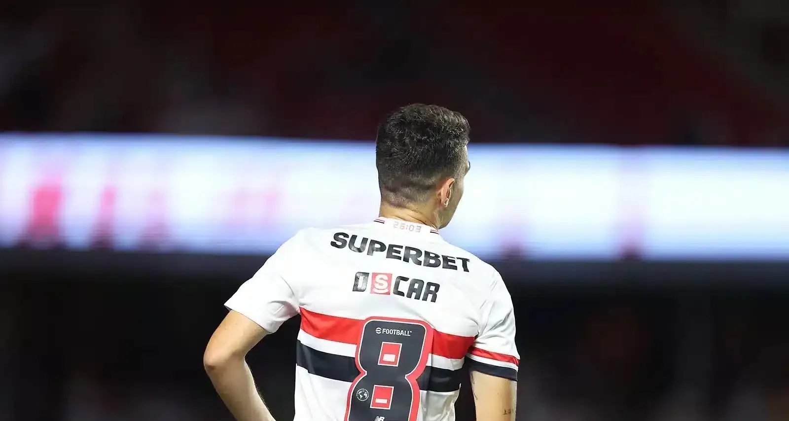 Casares revela que SuperBet banca quase metade do salário de Oscar no São Paulo - Imagem do artigo